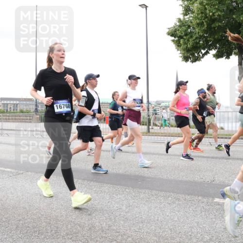 29.06.2025 - hella hamburg halbmarathon Lena Gebhardt http://msf.ph/oto/8293138 29.06.2025 10:55:56 Lombardsbrücke 16768, 0436, 52, 1616, 1738, 1873, 1909, 2095, 2793, 3101, 3244, 3268, 4265, 4354, 4470, 4473, 4836, 4896, 5220, 5222, 5306, 5487, 5575, 5580, 5994, 6055, 6056, 6113, 6257, 6494, 6594, 6968, 7025, 7028, 7516, 7548, 7616, 7969, 8005, 8110, 8305, 8527, 8532, 8533, 8626, 8648, 9435, 9548, 9606, 9614, 9618, 9838, 9857, 9858, 9861, 9865, 9956, 10094, 10436, 10438, 10449, 10559, 10593, 10640, 10987, 11903, 11962, 11963, 12695, 12902 meine-sportfotos.de