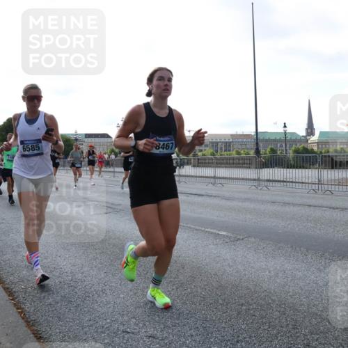 29.06.2025 - hella hamburg halbmarathon Lena Gebhardt http://msf.ph/oto/8293147 29.06.2025 09:58:56 Lombardsbrücke 1485, 6585, 8467, 8721, 1285, 1410, 1485, 1506, 1715, 1719, 1727, 1946, 1951, 1972, 2029, 2518, 2741, 2840, 2883, 2907, 2911, 3037, 3097, 3334, 3715, 3819, 3952, 4120, 4152, 4167, 4839, 5077, 5084, 5259, 5378, 5391, 5420, 5894, 6294, 6390, 6399, 6592, 6629, 6657, 6759, 6877, 7033, 7082, 7232, 7369, 7716, 7732, 7864, 8068, 8322, 8393, 8639, 8721, 8772, 8798, 9655, 9727, 9770, 9884, 10266, 10488 meine-sportfotos.de