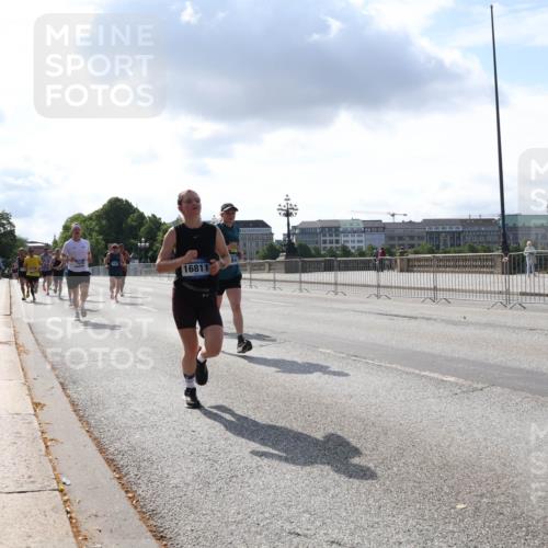 29.06.2025 - hella hamburg halbmarathon Lena Gebhardt http://msf.ph/oto/8293149 29.06.2025 09:46:34 Lombardsbrücke 1681, 1344, 1889, 2243, 2525, 3809, 3843, 3955, 4477, 4944, 5042, 5048, 5152, 6169, 6683, 7055, 7466, 7534, 7628, 7845, 7901, 8312, 8784, 8864, 8956, 9345, 10298, 10453, 10477, 10865, 10927, 10929, 11230, 11282, 11304, 11661, 11833, 12447, 12899, 12987, 13199, 13252, 13493, 13494, 13617, 13961, 14276, 14293, 14310, 15115, 15391, 15689, 15902, 16065, 16140, 16243, 16507, 16580, 16811, 16931, 16957, 17213, 17768 meine-sportfotos.de