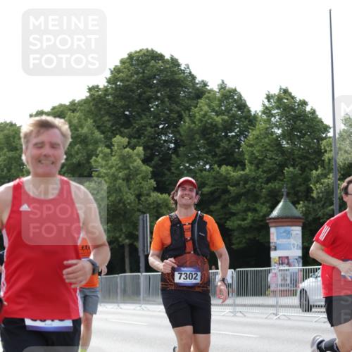 29.06.2025 - hella hamburg halbmarathon Jannik Wohlers http://msf.ph/oto/8293182 29.06.2025 10:04:38 Lombardsbrücke 1126, 1559, 2424, 3071, 3413, 4394, 4951, 6907, 6908, 7302, 7826, 8089, 8999, 9007, 9019, 11088, 11551, 11595, 13242, 13327, 13717, 14203, 16134, 16579, 17112, 17707, 17818, 18189, 18556 meine-sportfotos.de
