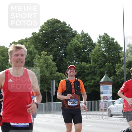 29.06.2025 - hella hamburg halbmarathon Jannik Wohlers http://msf.ph/oto/8293194 29.06.2025 10:04:38 Lombardsbrücke 1126, 1559, 2424, 3071, 3413, 4394, 4951, 6907, 6908, 7302, 7826, 8089, 8999, 9007, 9019, 11088, 11551, 11595, 13242, 13327, 13717, 14203, 16134, 16579, 17112, 17707, 17818, 18189, 18556 meine-sportfotos.de