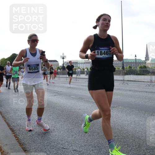 29.06.2025 - hella hamburg halbmarathon Lena Gebhardt http://msf.ph/oto/8293195 29.06.2025 09:58:57 Lombardsbrücke 6585, 6629, 18467, 1285, 1410, 1485, 1506, 1715, 1719, 1727, 1946, 1951, 1972, 2029, 2518, 2741, 2840, 2883, 2907, 2911, 3037, 3097, 3334, 3715, 3819, 3952, 4120, 4152, 4167, 4839, 5077, 5084, 5259, 5378, 5391, 5420, 5894, 6294, 6390, 6399, 6592, 6629, 6657, 6759, 6877, 7033, 7082, 7232, 7369, 7716, 7732, 7864, 8068, 8322, 8393, 8639, 8721, 8772, 8798, 9655, 9727, 9770, 9884, 10266, 10488 meine-sportfotos.de