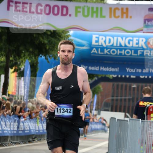 29.06.2025 - hella hamburg halbmarathon Strokosch-Dieckow http://msf.ph/oto/8293196 29.06.2025 10:18:54 Ziel 6380, 11342 meine-sportfotos.de