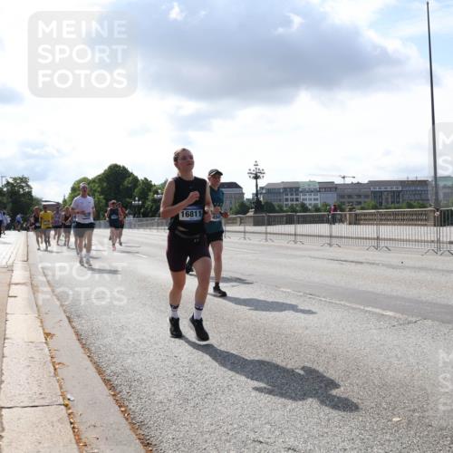 29.06.2025 - hella hamburg halbmarathon Lena Gebhardt http://msf.ph/oto/8293198 29.06.2025 09:46:34 Lombardsbrücke 16811, 494, 1344, 1889, 2243, 2525, 3809, 3843, 3955, 4477, 4944, 5042, 5048, 5152, 6169, 6683, 7055, 7466, 7534, 7628, 7845, 7901, 8312, 8784, 8864, 8956, 9345, 10298, 10453, 10477, 10865, 10927, 10929, 11230, 11282, 11304, 11661, 11833, 12447, 12899, 12987, 13199, 13252, 13493, 13494, 13617, 13961, 14276, 14293, 14310, 15115, 15391, 15689, 15902, 16065, 16140, 16243, 16507, 16580, 16811, 16931, 16957, 17213, 17768 meine-sportfotos.de