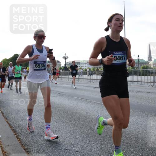 29.06.2025 - hella hamburg halbmarathon Lena Gebhardt http://msf.ph/oto/8293235 29.06.2025 09:58:57 Lombardsbrücke 6585, 3467, 1285, 1410, 1485, 1506, 1715, 1719, 1727, 1946, 1951, 1972, 2029, 2518, 2741, 2840, 2883, 2907, 2911, 3037, 3097, 3334, 3715, 3819, 3952, 4120, 4152, 4167, 4839, 5077, 5084, 5259, 5378, 5391, 5420, 5894, 6294, 6390, 6399, 6592, 6629, 6657, 6759, 6877, 7033, 7082, 7232, 7369, 7716, 7732, 7864, 8068, 8322, 8393, 8639, 8721, 8772, 8798, 9655, 9727, 9770, 9884, 10266, 10488 meine-sportfotos.de