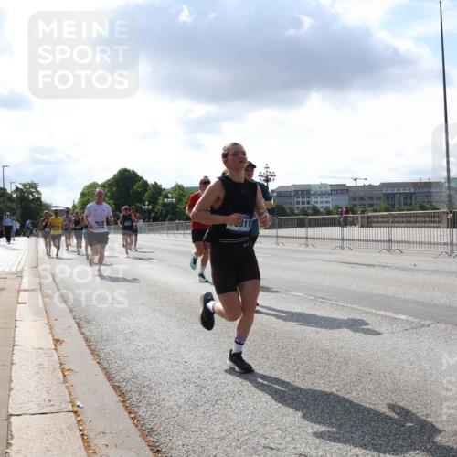 29.06.2025 - hella hamburg halbmarathon Lena Gebhardt http://msf.ph/oto/8293241 29.06.2025 09:46:34 Lombardsbrücke 1344, 1889, 2243, 2525, 3809, 3843, 3955, 4477, 4944, 5042, 5048, 5152, 6169, 6683, 7055, 7466, 7534, 7628, 7845, 7901, 8312, 8784, 8864, 8956, 9345, 10298, 10453, 10477, 10865, 10927, 10929, 11230, 11282, 11304, 11661, 11833, 12447, 12899, 12987, 13199, 13252, 13493, 13494, 13617, 13961, 14276, 14293, 14310, 15115, 15391, 15689, 15902, 16065, 16140, 16243, 16507, 16580, 16811, 16931, 16957, 17213, 17768 meine-sportfotos.de