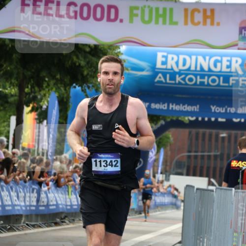 29.06.2025 - hella hamburg halbmarathon Strokosch-Dieckow http://msf.ph/oto/8293256 29.06.2025 10:18:54 Ziel 6380, 11342 meine-sportfotos.de