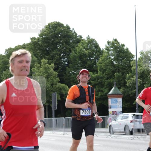 29.06.2025 - hella hamburg halbmarathon Jannik Wohlers http://msf.ph/oto/8293272 29.06.2025 10:04:38 Lombardsbrücke 1126, 1559, 2424, 3071, 3413, 4394, 4951, 6907, 6908, 7302, 7826, 8089, 8999, 9007, 9019, 11088, 11551, 11595, 13242, 13327, 13717, 14203, 16134, 16579, 17112, 17707, 17818, 18189, 18556 meine-sportfotos.de