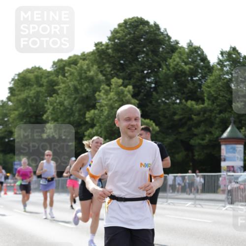 29.06.2025 - hella hamburg halbmarathon Jannik Wohlers http://msf.ph/oto/8293293 29.06.2025 10:04:41 Lombardsbrücke 1126, 2424, 3071, 3413, 4220, 6907, 6908, 7302, 7826, 8089, 8999, 9007, 9019, 11088, 11595, 13242, 13327, 13717, 14203, 16134, 16579, 17112, 17707, 17818, 18189, 18556 meine-sportfotos.de