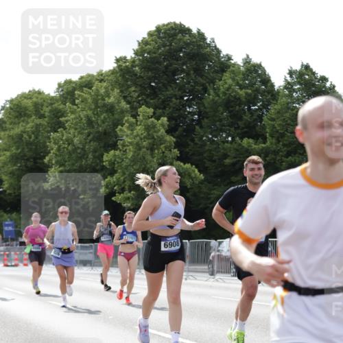 29.06.2025 - hella hamburg halbmarathon Jannik Wohlers http://msf.ph/oto/8293324 29.06.2025 10:04:42 Lombardsbrücke 1126, 2424, 3071, 3413, 4220, 6907, 6908, 7302, 7826, 8089, 8999, 9007, 9019, 11595, 13242, 13327, 13717, 14203, 16134, 16579, 17112, 17707, 17818, 18189, 18556 meine-sportfotos.de