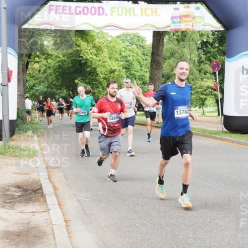29.06.2025 - hella hamburg halbmarathon MichiJ http://msf.ph/oto/8293337 29.06.2025 10:33:50 Zwischen KM18-KM19 2270, 5706, 6711, 7385, 7450, 8374, 9720, 10796, 12528, 13782, 13919, 14200, 16286, 16834, 17281, 18081 meine-sportfotos.de