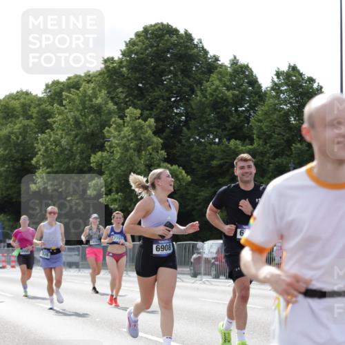 29.06.2025 - hella hamburg halbmarathon Jannik Wohlers http://msf.ph/oto/8293341 29.06.2025 10:04:42 Lombardsbrücke 1126, 2424, 3071, 3413, 4220, 6907, 6908, 7302, 7826, 8089, 8999, 9007, 9019, 11595, 13242, 13327, 13717, 14203, 16134, 16579, 17112, 17707, 17818, 18189, 18556 meine-sportfotos.de