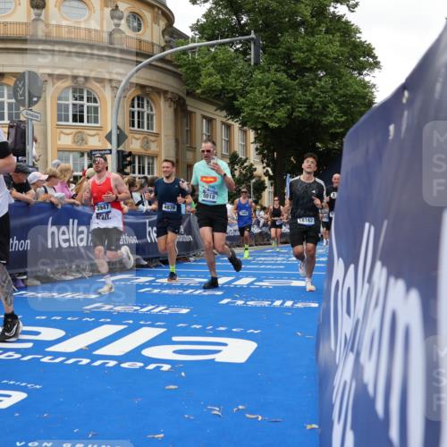 29.06.2025 - hella hamburg halbmarathon Strokosch-Dieckow http://msf.ph/oto/8293355 29.06.2025 10:50:51 Ziel 1466, 2207, 3654, 3947, 4839, 5018, 5115, 7052, 7369, 8205, 8572, 8657, 10215, 10750, 11551, 12778, 13687, 15362, 15395, 15426, 15643, 15720, 16285, 17129, 17908, 18182, 18370 meine-sportfotos.de