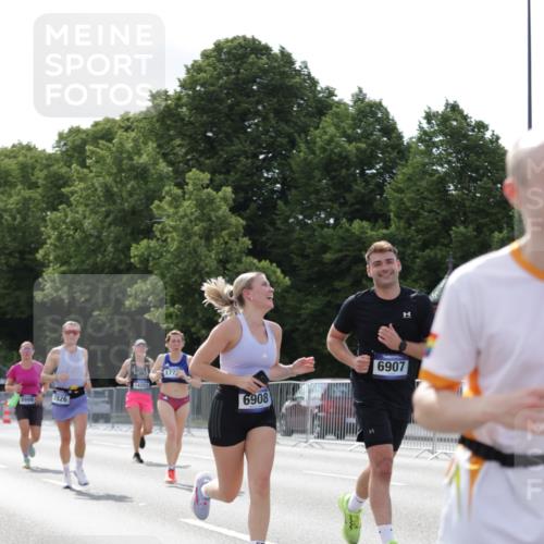 29.06.2025 - hella hamburg halbmarathon Jannik Wohlers http://msf.ph/oto/8293360 29.06.2025 10:04:42 Lombardsbrücke 1126, 2424, 3071, 3413, 4220, 6907, 6908, 7302, 7826, 8089, 8999, 9007, 9019, 11595, 13242, 13327, 13717, 14203, 16134, 16579, 17112, 17707, 17818, 18189, 18556 meine-sportfotos.de