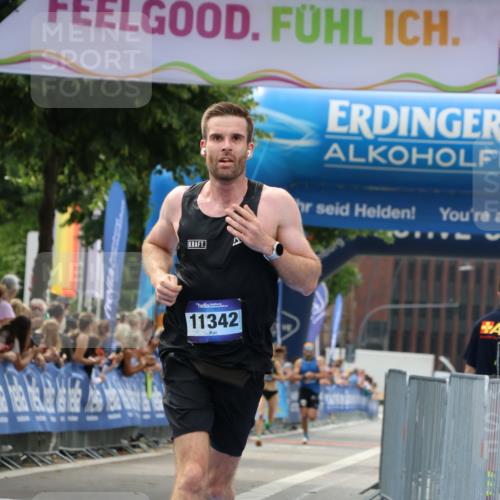 29.06.2025 - hella hamburg halbmarathon Strokosch-Dieckow http://msf.ph/oto/8293361 29.06.2025 10:18:54 Ziel 6380, 11342 meine-sportfotos.de