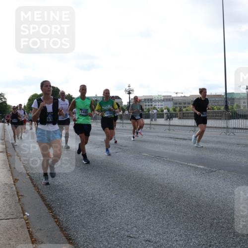 29.06.2025 - hella hamburg halbmarathon Lena Gebhardt http://msf.ph/oto/8293386 29.06.2025 09:58:58 Lombardsbrücke 16292, 61, 1485, 19152, 1410, 1485, 1506, 1715, 1719, 1727, 1946, 1951, 1972, 2029, 2518, 2741, 2840, 2883, 2907, 2911, 3037, 3097, 3334, 3715, 3819, 3952, 4120, 4152, 4167, 4839, 5077, 5084, 5259, 5378, 5391, 5420, 5492, 6294, 6390, 6399, 6592, 6629, 6657, 6759, 6877, 7033, 7082, 7232, 7369, 7716, 7732, 7864, 8068, 8322, 8509, 8639, 8721, 8772, 8798, 9655, 9727, 9770, 9884, 10266, 10488 meine-sportfotos.de