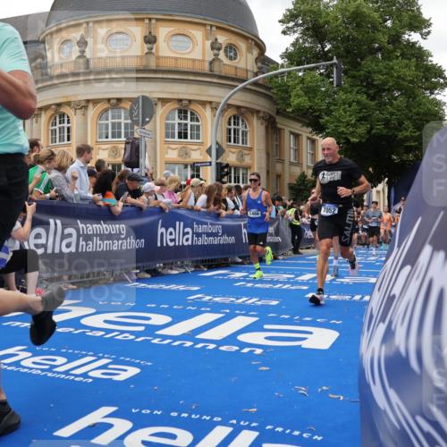 29.06.2025 - hella hamburg halbmarathon Strokosch-Dieckow http://msf.ph/oto/8293396 29.06.2025 10:50:53 Ziel 1466, 2207, 3654, 3947, 4839, 5018, 5115, 7052, 7369, 8205, 8572, 10215, 10750, 11551, 12778, 13687, 14125, 15362, 15395, 15643, 16285, 17221, 18182, 18350 meine-sportfotos.de