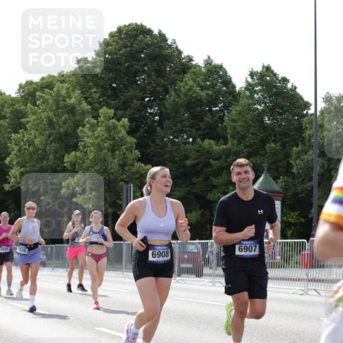 29.06.2025 - hella hamburg halbmarathon Jannik Wohlers http://msf.ph/oto/8293407 29.06.2025 10:04:42 Lombardsbrücke 1126, 2424, 3071, 3413, 4220, 6907, 6908, 7302, 7826, 8089, 8999, 9007, 9019, 11595, 13242, 13327, 13717, 14203, 16134, 16579, 17112, 17707, 17818, 18189, 18556 meine-sportfotos.de