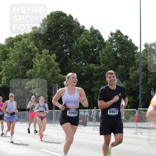 29.06.2025 - hella hamburg halbmarathon Jannik Wohlers http://msf.ph/oto/8293416 29.06.2025 10:04:42 Lombardsbrücke 1126, 2424, 3071, 3413, 4220, 6907, 6908, 7302, 7826, 8089, 8999, 9007, 9019, 11595, 13242, 13327, 13717, 14203, 16134, 16579, 17112, 17707, 17818, 18189, 18556 meine-sportfotos.de