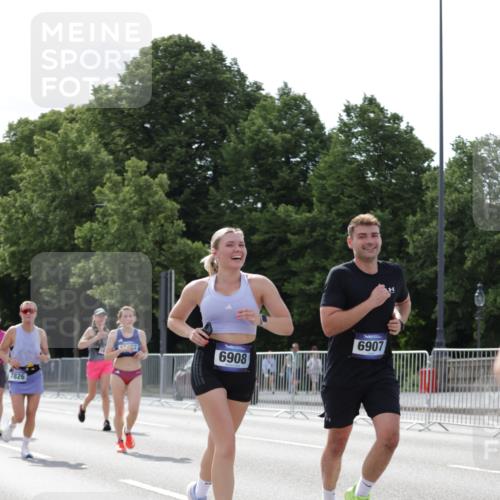 29.06.2025 - hella hamburg halbmarathon Jannik Wohlers http://msf.ph/oto/8293434 29.06.2025 10:04:42 Lombardsbrücke 1126, 2424, 3071, 3413, 4220, 6907, 6908, 7302, 7826, 8089, 8999, 9007, 9019, 11595, 13242, 13327, 13717, 14203, 16134, 16579, 17112, 17707, 17818, 18189, 18556 meine-sportfotos.de