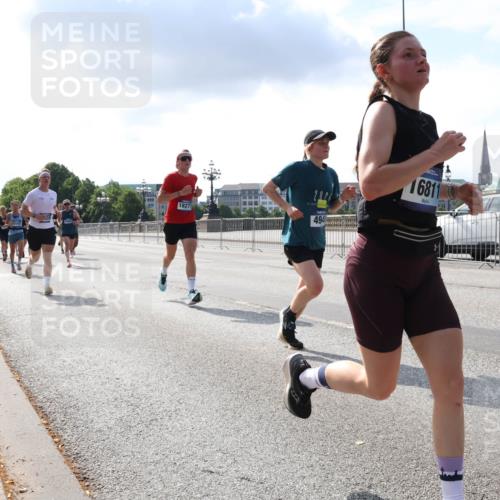 29.06.2025 - hella hamburg halbmarathon Lena Gebhardt http://msf.ph/oto/8293435 29.06.2025 09:46:35 Lombardsbrücke 18277, 494, 16811, 1344, 1889, 2243, 2525, 3809, 3843, 3955, 4477, 4944, 5042, 5048, 5152, 6169, 6683, 7055, 7466, 7534, 7622, 7628, 7845, 7901, 8312, 8784, 8864, 8956, 10298, 10477, 10865, 10927, 10929, 11230, 11282, 11304, 11661, 11833, 12447, 12899, 12987, 13199, 13252, 13493, 13494, 13617, 13961, 14276, 14293, 14310, 15115, 15391, 15689, 15902, 16065, 16140, 16243, 16507, 16580, 16811, 16931, 16957, 17213, 17768 meine-sportfotos.de