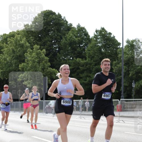 29.06.2025 - hella hamburg halbmarathon Jannik Wohlers http://msf.ph/oto/8293441 29.06.2025 10:04:42 Lombardsbrücke 1126, 2424, 3071, 3413, 4220, 6907, 6908, 7302, 7826, 8089, 8999, 9007, 9019, 11595, 13242, 13327, 13717, 14203, 16134, 16579, 17112, 17707, 17818, 18189, 18556 meine-sportfotos.de