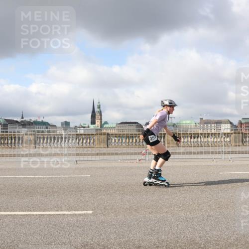 29.06.2025 - hella hamburg halbmarathon Lena Gebhardt http://msf.ph/oto/8293450 29.06.2025 09:05:50 Lombardsbrücke  meine-sportfotos.de
