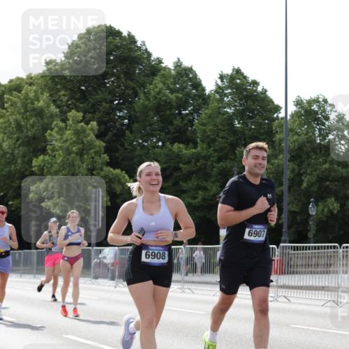 29.06.2025 - hella hamburg halbmarathon Jannik Wohlers http://msf.ph/oto/8293452 29.06.2025 10:04:42 Lombardsbrücke 1126, 2424, 3071, 3413, 4220, 6907, 6908, 7302, 7826, 8089, 8999, 9007, 9019, 11595, 13242, 13327, 13717, 14203, 16134, 16579, 17112, 17707, 17818, 18189, 18556 meine-sportfotos.de