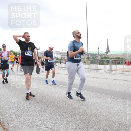 29.06.2025 - hella hamburg halbmarathon Lena Gebhardt http://msf.ph/oto/8293465 29.06.2025 10:55:57 Lombardsbrücke 12902, 4896, 18907, 1616, 1738, 1873, 1909, 2095, 2793, 3101, 3244, 3257, 3268, 4265, 4354, 4470, 4473, 4836, 4896, 5220, 5222, 5306, 5487, 5575, 5580, 5994, 6055, 6056, 6113, 6257, 6494, 6594, 6968, 7025, 7028, 7516, 7548, 7616, 7969, 8005, 8110, 8305, 8527, 8532, 8533, 8626, 8648, 9435, 9548, 9606, 9614, 9618, 9838, 9857, 9858, 9861, 9865, 9956, 10094, 10436, 10438, 10449, 10559, 10593, 10640, 10740, 10784, 10987, 11903, 11962, 11963, 12695, 12902 meine-sportfotos.de