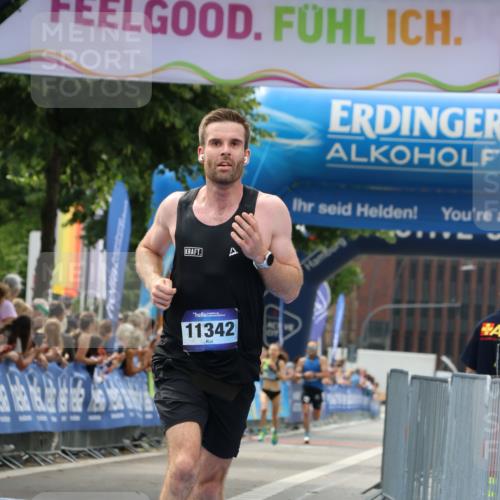 29.06.2025 - hella hamburg halbmarathon Strokosch-Dieckow http://msf.ph/oto/8293467 29.06.2025 10:18:54 Ziel 6380, 11342 meine-sportfotos.de