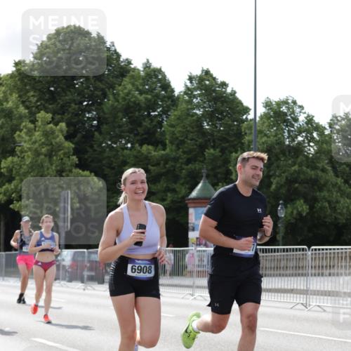 29.06.2025 - hella hamburg halbmarathon Jannik Wohlers http://msf.ph/oto/8293472 29.06.2025 10:04:42 Lombardsbrücke 1126, 2424, 3071, 3413, 4220, 6907, 6908, 7302, 7826, 8089, 8999, 9007, 9019, 11595, 13242, 13327, 13717, 14203, 16134, 16579, 17112, 17707, 17818, 18189, 18556 meine-sportfotos.de