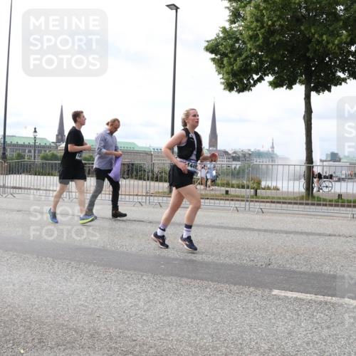 29.06.2025 - hella hamburg halbmarathon Lena Gebhardt http://msf.ph/oto/8293503 29.06.2025 10:21:24 Lombardsbrücke 1449234, 1028, 1072, 1266, 1401, 1658, 2271, 2383, 2635, 2815, 2956, 2986, 3122, 3161, 3453, 3770, 3813, 3817, 3825, 3826, 4082, 4697, 4786, 5041, 5061, 5122, 5373, 5395, 5412, 5493, 5759, 5767, 5957, 6086, 6103, 6275, 6308, 6844, 7228, 7375, 7522, 7553, 7608, 7612, 7781, 8095, 8286, 8724, 8726, 8844, 8896, 9100, 9108, 9369, 9483, 9499, 9501, 9532, 9624, 10374, 10585, 10602, 10874, 11698, 12175, 12694, 13057, 13508 meine-sportfotos.de