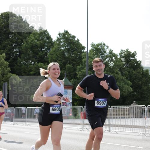 29.06.2025 - hella hamburg halbmarathon Jannik Wohlers http://msf.ph/oto/8293513 29.06.2025 10:04:42 Lombardsbrücke 1126, 2424, 3071, 3413, 4220, 6907, 6908, 7302, 7826, 8089, 8999, 9007, 9019, 11595, 13242, 13327, 13717, 14203, 16134, 16579, 17112, 17707, 17818, 18189, 18556 meine-sportfotos.de