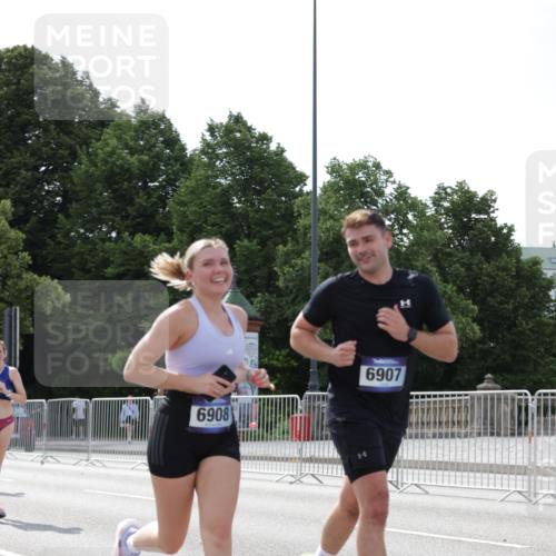 29.06.2025 - hella hamburg halbmarathon Jannik Wohlers http://msf.ph/oto/8293524 29.06.2025 10:04:42 Lombardsbrücke 1126, 2424, 3071, 3413, 4220, 6907, 6908, 7302, 7826, 8089, 8999, 9007, 9019, 11595, 13242, 13327, 13717, 14203, 16134, 16579, 17112, 17707, 17818, 18189, 18556 meine-sportfotos.de