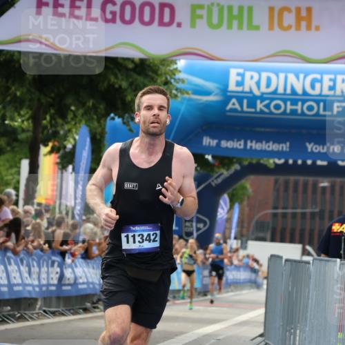 29.06.2025 - hella hamburg halbmarathon Strokosch-Dieckow http://msf.ph/oto/8293562 29.06.2025 10:18:54 Ziel 6380, 11342 meine-sportfotos.de