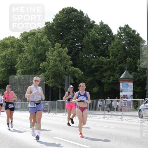 29.06.2025 - hella hamburg halbmarathon Jannik Wohlers http://msf.ph/oto/8293568 29.06.2025 10:04:43 Lombardsbrücke 1126, 2424, 3071, 3413, 4220, 6059, 6907, 6908, 7302, 7826, 8089, 8999, 9007, 9019, 11595, 13242, 13327, 13717, 14203, 16134, 16478, 16579, 17112, 17707, 17818, 18189, 18556 meine-sportfotos.de