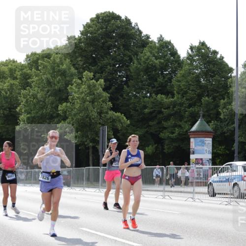 29.06.2025 - hella hamburg halbmarathon Jannik Wohlers http://msf.ph/oto/8293593 29.06.2025 10:04:43 Lombardsbrücke 1126, 2424, 3071, 3413, 4220, 6059, 6907, 6908, 7302, 7826, 8089, 8999, 9007, 9019, 11595, 13242, 13327, 13717, 14203, 16134, 16478, 16579, 17112, 17707, 17818, 18189, 18556 meine-sportfotos.de