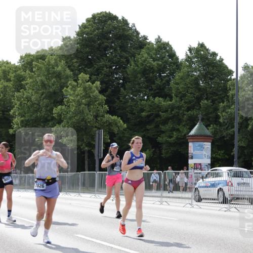29.06.2025 - hella hamburg halbmarathon Jannik Wohlers http://msf.ph/oto/8293620 29.06.2025 10:04:43 Lombardsbrücke 1126, 2424, 3071, 3413, 4220, 6059, 6907, 6908, 7302, 7826, 8089, 8999, 9007, 9019, 11595, 13242, 13327, 13717, 14203, 16134, 16478, 16579, 17112, 17707, 17818, 18189, 18556 meine-sportfotos.de