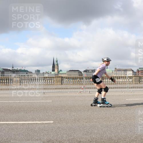 29.06.2025 - hella hamburg halbmarathon Lena Gebhardt http://msf.ph/oto/8293630 29.06.2025 09:05:50 Lombardsbrücke  meine-sportfotos.de