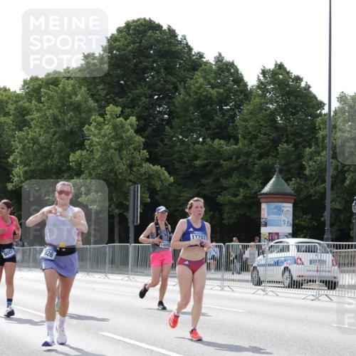 29.06.2025 - hella hamburg halbmarathon Jannik Wohlers http://msf.ph/oto/8293635 29.06.2025 10:04:44 Lombardsbrücke 2424, 3071, 3413, 4220, 6059, 6907, 6908, 7302, 7826, 8089, 8999, 9007, 9019, 11595, 13242, 13327, 13717, 14203, 16134, 16478, 17112, 17707, 17818, 18189, 18556, 19034 meine-sportfotos.de