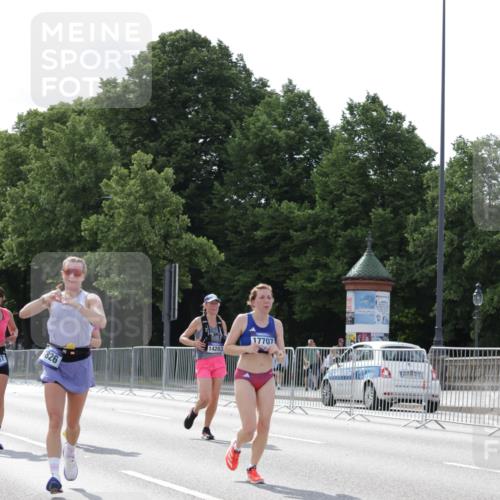 29.06.2025 - hella hamburg halbmarathon Jannik Wohlers http://msf.ph/oto/8293640 29.06.2025 10:04:44 Lombardsbrücke 2424, 3071, 3413, 4220, 6059, 6907, 6908, 7302, 7826, 8089, 8999, 9007, 9019, 11595, 13242, 13327, 13717, 14203, 16134, 16478, 17112, 17707, 17818, 18189, 18556, 19034 meine-sportfotos.de