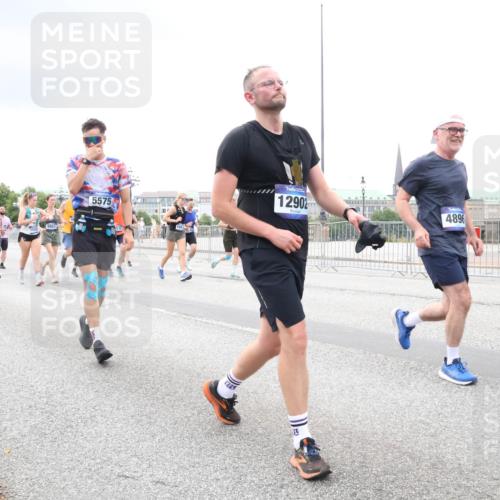 29.06.2025 - hella hamburg halbmarathon Lena Gebhardt http://msf.ph/oto/8293670 29.06.2025 10:55:58 Lombardsbrücke 9861, 5575, 12902, 4896, 1616, 1738, 1873, 1909, 2095, 2793, 3101, 3244, 3257, 3268, 4265, 4354, 4470, 4473, 4836, 4896, 5220, 5222, 5306, 5487, 5575, 5580, 5994, 6055, 6056, 6113, 6257, 6494, 6594, 6968, 7025, 7028, 7516, 7548, 7616, 7969, 8005, 8110, 8305, 8527, 8532, 8533, 8626, 8648, 9435, 9548, 9606, 9614, 9618, 9838, 9857, 9858, 9861, 9865, 9956, 10094, 10436, 10438, 10449, 10559, 10593, 10640, 10740, 10784, 10987, 11903, 11962, 11963, 12695, 12902 meine-sportfotos.de