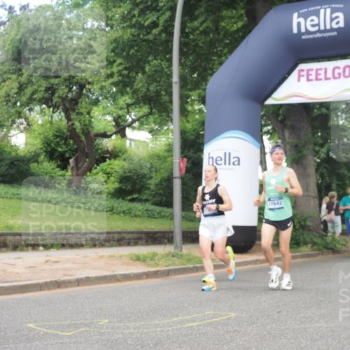29.06.2025 - hella hamburg halbmarathon KatJ http://msf.ph/oto/8293682 29.06.2025 10:42:34 Zwischen KM18-KM19 1179, 1834, 2029, 4616, 4772, 7594, 7646, 7976 meine-sportfotos.de