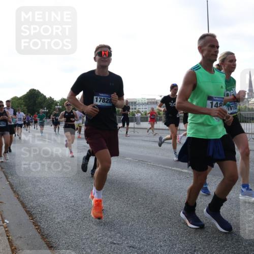 29.06.2025 - hella hamburg halbmarathon Lena Gebhardt http://msf.ph/oto/8293692 29.06.2025 09:58:59 Lombardsbrücke 16292, 17828, 148, 19152, 1410, 1485, 1506, 1715, 1719, 1727, 1946, 1951, 1972, 2029, 2518, 2741, 2840, 2883, 2907, 2911, 3037, 3097, 3334, 3715, 3819, 3952, 4120, 4152, 4167, 4467, 4839, 5077, 5084, 5259, 5378, 5391, 5420, 5492, 6294, 6390, 6399, 6592, 6629, 6657, 6759, 6877, 7033, 7082, 7232, 7369, 7716, 7732, 7864, 8068, 8322, 8509, 8639, 8721, 8772, 8798, 9655, 9727, 9770, 9884, 10266, 10488 meine-sportfotos.de