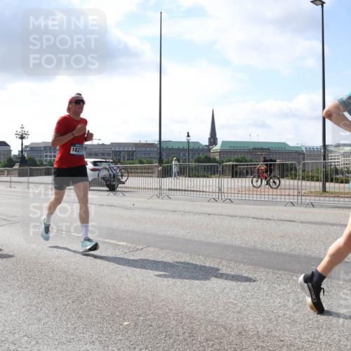 29.06.2025 - hella hamburg halbmarathon Lena Gebhardt http://msf.ph/oto/8293694 29.06.2025 09:46:35 Lombardsbrücke 1827, 29, 49, 1344, 1889, 2243, 2525, 3809, 3843, 3955, 4477, 4944, 5042, 5048, 5152, 6169, 6683, 7055, 7466, 7534, 7622, 7628, 7845, 7901, 8312, 8784, 8864, 8956, 10298, 10477, 10865, 10927, 10929, 11230, 11282, 11304, 11661, 11833, 12447, 12899, 12987, 13199, 13252, 13493, 13494, 13617, 13961, 14276, 14293, 14310, 15115, 15391, 15689, 15902, 16065, 16140, 16243, 16507, 16580, 16811, 16931, 16957, 17213, 17768 meine-sportfotos.de