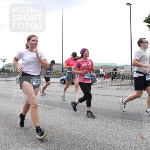 29.06.2025 - hella hamburg halbmarathon Lena Gebhardt http://msf.ph/oto/8293707 29.06.2025 10:46:45 Lombardsbrücke 1073, 1286, 1363, 1371, 1375, 1429, 1465, 1608, 1720, 1837, 1999, 2162, 2211, 2320, 2327, 2500, 2556, 2665, 2697, 2981, 3277, 3406, 3407, 3469, 3734, 3823, 4202, 4296, 4342, 4355, 4448, 4604, 5111, 5114, 5700, 5796, 5953, 6068, 6124, 6161, 6485, 6496, 6740, 7303, 7364, 7368, 7374, 7412, 7767, 7827, 7960, 8477, 8486, 8551, 8553, 8684, 8700, 9337, 9691, 10153, 10230, 12298, 12333, 12522, 13969, 14261, 15852, 16882, 16987 meine-sportfotos.de
