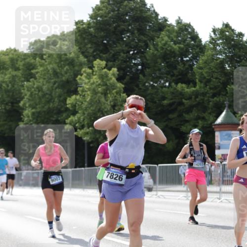 29.06.2025 - hella hamburg halbmarathon Jannik Wohlers http://msf.ph/oto/8293717 29.06.2025 10:04:45 Lombardsbrücke 1863, 2424, 3071, 3413, 3578, 4220, 6059, 6907, 6908, 7302, 7826, 8089, 8999, 9007, 9165, 11595, 13327, 13717, 14203, 16134, 16478, 17112, 17707, 17818, 18189, 18556, 18616, 18617, 19034 meine-sportfotos.de
