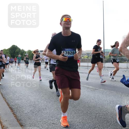 29.06.2025 - hella hamburg halbmarathon Lena Gebhardt http://msf.ph/oto/8293727 29.06.2025 09:59:00 Lombardsbrücke 16292, 7828, 148, 1410, 1485, 1506, 1715, 1719, 1727, 1946, 1951, 1972, 2518, 2741, 2840, 2883, 2907, 2911, 3037, 3334, 3715, 3819, 3952, 4120, 4152, 4167, 4467, 4839, 5077, 5084, 5259, 5378, 5391, 5420, 5492, 6294, 6390, 6399, 6592, 6629, 6657, 6759, 6877, 7033, 7082, 7130, 7232, 7369, 7716, 7732, 7864, 8068, 8322, 8509, 8639, 8721, 8772, 8798, 9655, 9727, 9770, 9884, 10266, 10488 meine-sportfotos.de