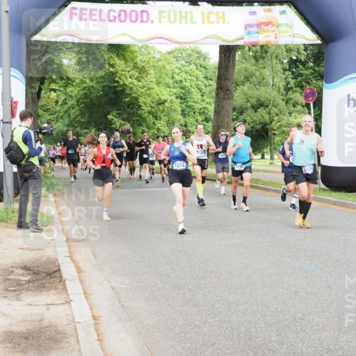 29.06.2025 - hella hamburg halbmarathon MichiJ http://msf.ph/oto/8293754 29.06.2025 10:33:54 Zwischen KM18-KM19 1139, 2270, 3477, 5129, 6711, 7204, 7385, 9710, 11936, 12808, 13782, 14200, 17281 meine-sportfotos.de