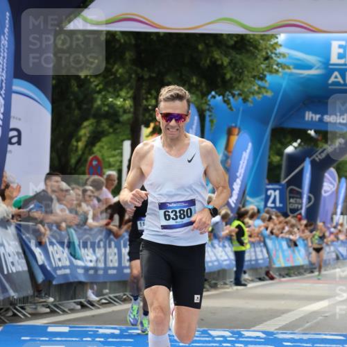 29.06.2025 - hella hamburg halbmarathon Strokosch-Dieckow http://msf.ph/oto/8293765 29.06.2025 10:18:51 Ziel 6380, 11342 meine-sportfotos.de
